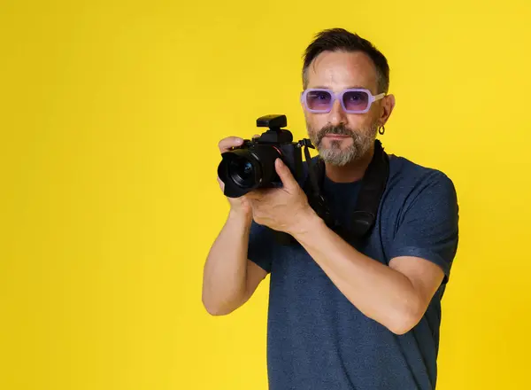 Stylish Creative Mid Aged Photographer Mirrorless Camera Yellow Background Purple — Stock Photo, Image