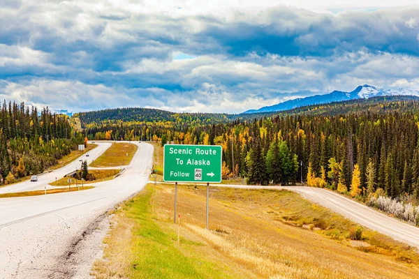 Camino Alaska Magnífica Carretera Parte Carretera Panamericana Pasa Por América —  Fotos de Stock