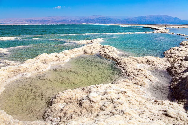 Costa Israelita Mar Morto Sal Evaporado Sobressai Acima Água Dia — Fotografia de Stock