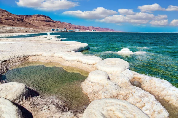 Odparowana Sól Tworzy Kryształy Powierzchni Wody Najbardziej Słone Jezioro Świecie — Zdjęcie stockowe
