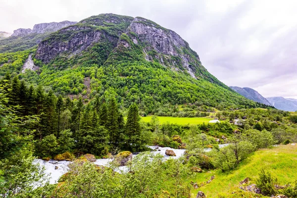 Magnífica Noruega Estrada Para Lago Montanha Bondhuswatnet Viagem Fabuloso País — Fotografia de Stock