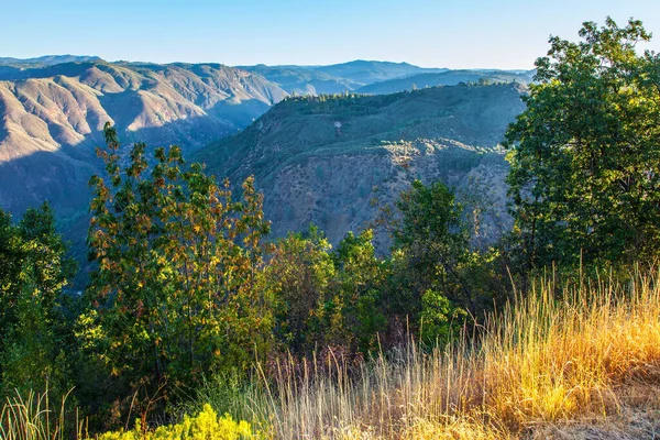 约塞米蒂国家公园美国加利福尼亚著名的 巨大的 风景如画的公园 公园位于内华达山脉 雪山的斜坡上 去野外旅行很愉快 — 图库照片