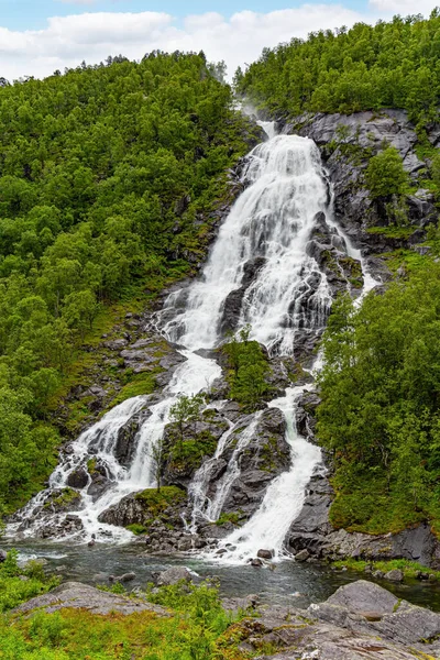 Flesefossen Vertikal Stort Vattenfall Norges Mest Natursköna Spår Bergen Övervuxna — Stockfoto