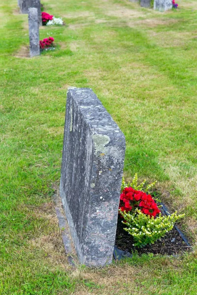 Dobře Udržovaný Krásný Starobylý Hřbitov Vedle Kostela Stave Heddalu Cestování — Stock fotografie