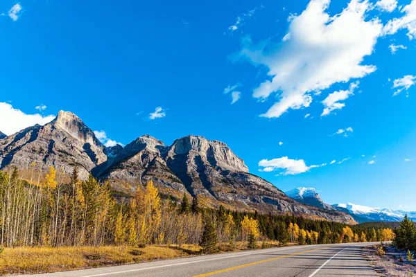 Cesta Podél Abrahamského Jezera Skalnaté Hory Kanady Nádherný Slunečný Podzimní — Stock fotografie