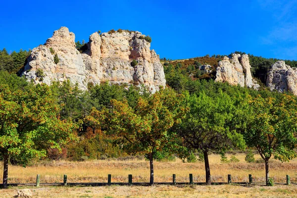 残余的砂岩岩石 阿拉贡省 西班牙城堡忠诚 西班牙的防御结构是在晨阳下建造的 秋天的西班牙之行 — 图库照片
