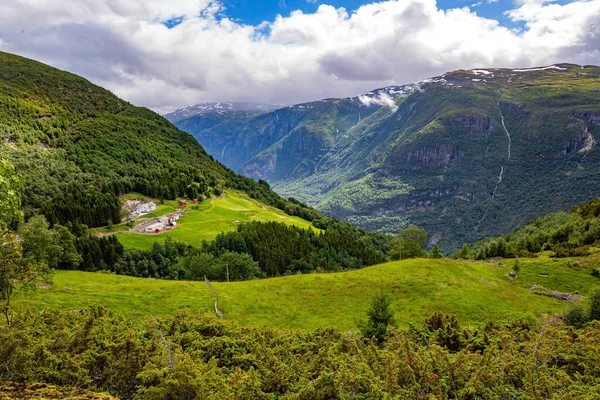 Increíble Viaje Norte Noruega Las Montañas Están Cubiertas Con Parches — Foto de Stock