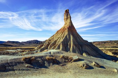 Castildetierra Kayası. Bardenas Reales, İspanya 'nın Navarre ili. Avrupa 'da kaya oluşumları eşsizdir. Sıcak İspanyol sonbaharına yolculuk