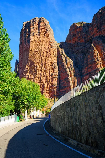 Picturesque Mallets Riglos Asphalt Highway Passes Rocks Aragon Part Foothills — Stock Photo, Image