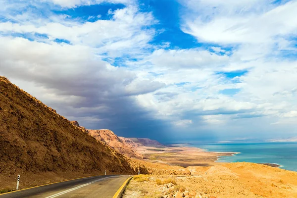 Асфальтированное Шоссе Вдоль Побережья Самое Соленое Море Земле Мертвое Море — стоковое фото