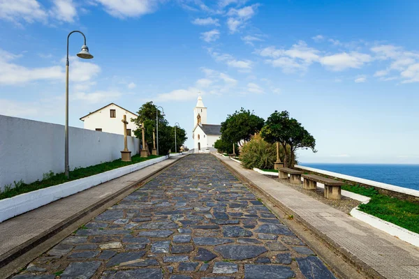 Hermosa Carretera Pavimentada Piedra Capilla Watchtower Faro Costa Atlántica Asturias — Foto de Stock