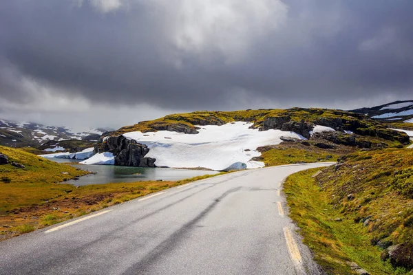 Naturskönt Islandskap Norra Norge Kall Snöig Frostig Juli Tunga Mörka — Stockfoto