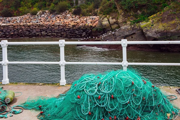 Δίχτυα Στεγνώνουν Γραφικό Αλιευτικό Λιμάνι Της Πόλης Luarca Στον Κόλπο — Φωτογραφία Αρχείου
