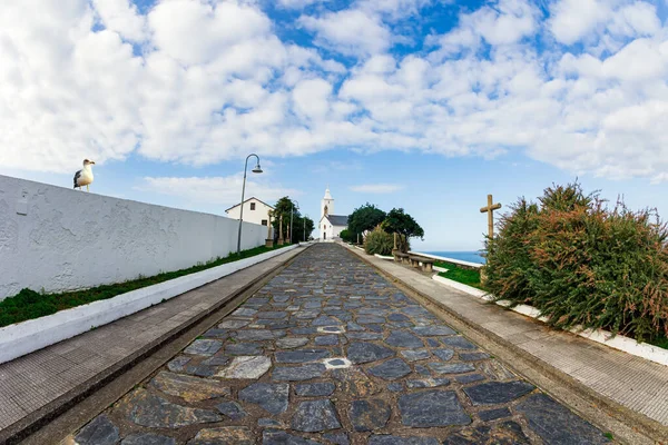 Hermosa Carretera Pavimentada Piedra Capilla Watchtower Faro Inusual Arquitectura Impresionante —  Fotos de Stock