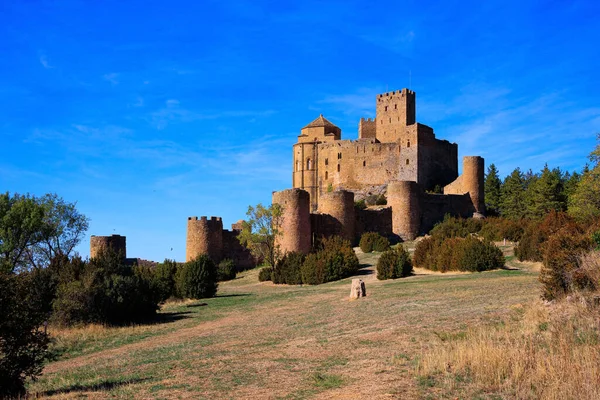 西班牙的防御结构建于一千年前 卢拉城堡是西班牙阿拉贡省的一座要塞 秋天的斯派之旅 — 图库照片