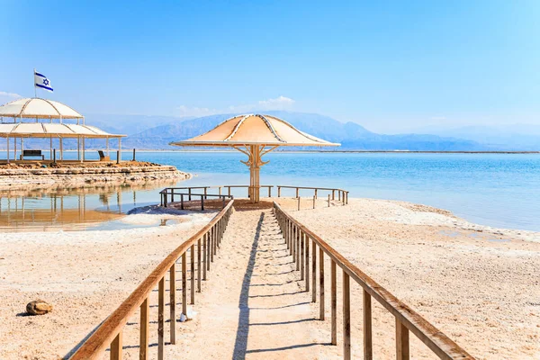 Härligt Runt Paraply Skyddar Mot Solen Den Avrinningslösa Saltsjön Mellanöstern — Stockfoto