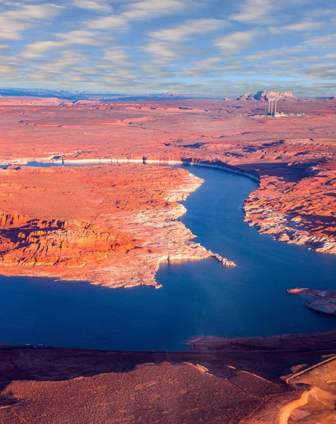 Lake Powell Reservoar Vid Coloradofloden Usa Sjöns Blåa Vatten Kontrasterar — Stockfoto