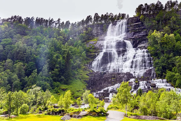 Waterval Twindefossen Regenachtige Zomerdag Bergen Van Noorwegen Spannend Avontuur Het — Stockfoto