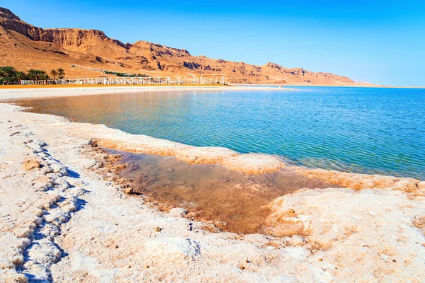 이스라엘의 휴양지는 사해이다 사해는 이스라엘 사람들의 지지를 곳이며 중동의 호수이다 — 스톡 사진