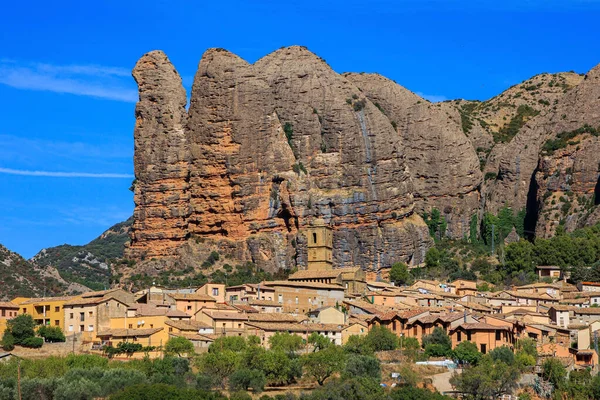 在危险的马洛斯悬崖下的Aguero村去西班牙北部的浪漫之旅 西班牙的神奇本性 阿拉贡Huesca省 — 图库照片