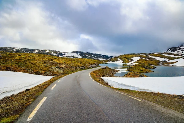 Skvělá Sněhová Cesta Obrovská Studená Sněhová Pole Ostrá Kamenná Místa — Stock fotografie