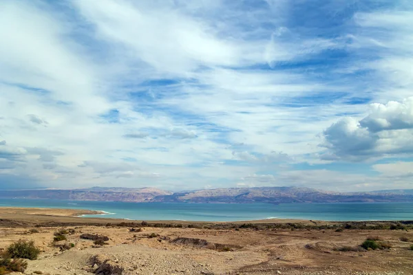 地球上最咸的海 犹太沙漠 Judean Desert 是以色列的一个沙漠地区 位于死海以西 以色列 冬季阴天 — 图库照片