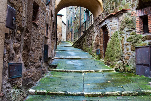Cidade Tufo Sorano Rua Estreita Ponte Coberta Cidades Etruscas Toscana — Fotografia de Stock