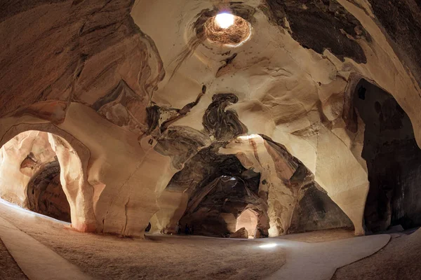 建築材料の抽出のための古代の洞窟 有名な地下国立公園ビット グヴリン イスラエル 成功した遠足のための日当たりの良い暖かい日 イスラエル — ストック写真