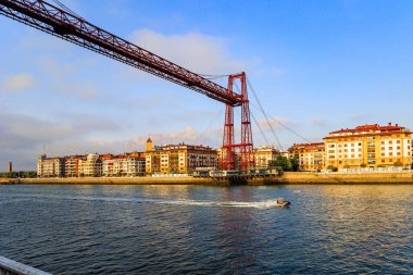 Meşhur dış feribot. Nervion Nehri 'ni geçen feribot. Portugalete, Bilbao 'nun ünlü bölgesi. İspanya 'nın Mucizesi. Bask ülkesi. 