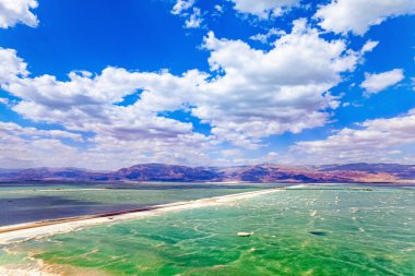  Ölü Deniz, gezegendeki en gizemli su kaynaklarından biri olarak kabul edilir. Drone film çekiyor. Tedavi ve rahatlama için dinlenme yeri.