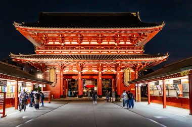 TOKYO, JAPONYAN - 23 Nisan 2023: Senso-ji veya Asakusadera - 