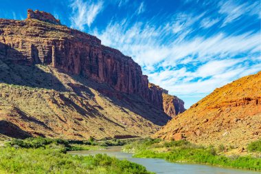 Çarpıcı Amerika. Colorado Nehri, Amerika Birleşik Devletleri 'ndeki en ilginç beyaz su nehirlerinden biridir. Utah.