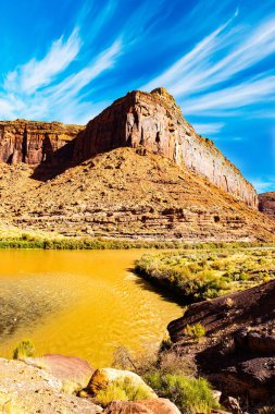 Colorado Nehri, Amerika Birleşik Devletleri 'ndeki en ilginç beyaz su nehirlerinden biridir. Çarpıcı Amerika. Utah. 