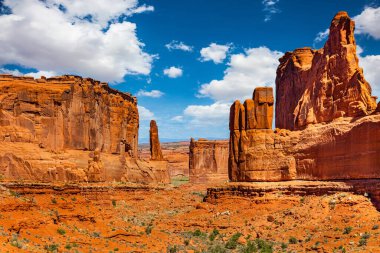 Park Caddesi. Görkemli kompozisyonlar. Arches 'ın en parlak ve en resimli parkı. ABD. 