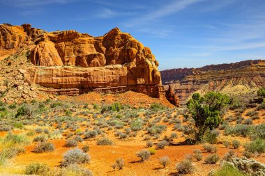 La Sal Dağları Bakış Alanı. Arches 'ın en parlak ve en resimli parkı. ABD. Rüzgar ve su tarafından yaratılan en ilginç muhteşem kompozisyonlar..