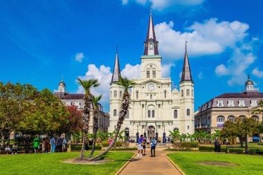 NEW ORLEANS, ABD, 16 Eylül 2023: Saint Louis Katedrali Fransız Mahallesi 'ndeki katedraldir. New Orleans Başpiskoposunun evi. Jackson Meydanı