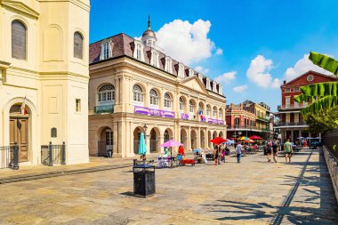 YENİ ORLEANS, ABD, 16 Eylül 2023: Güney şehrinin eski görkemli mimarisi. Muhteşem Louisiana eyaletinin sonsuz kutlaması. New Orleans Sihirli Karnavalı. 