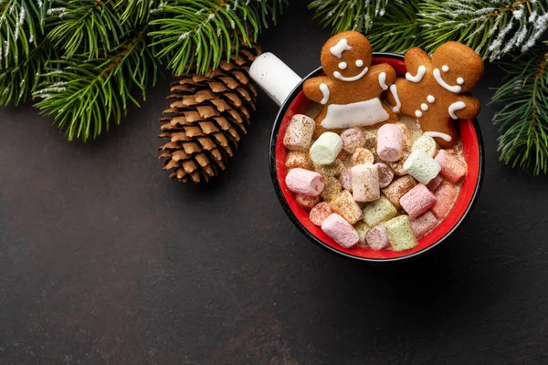 Lebkuchenmännchen Einer Tasse Mit Marshmallow Weihnachtsurlaub Mit Kopierraum — Stockfoto