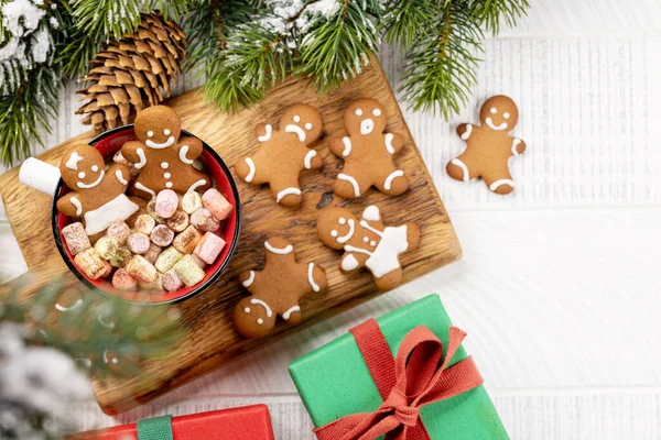 Biscotti Pan Zenzero Una Tazza Con Marshmallow Vacanze Natale Con — Foto Stock