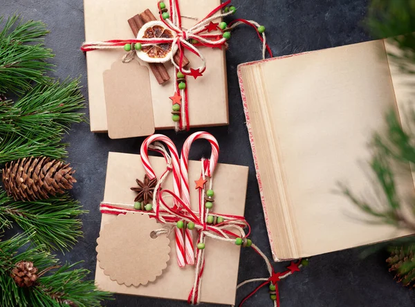 Caja Regalo Navidad Con Decoración Artesanal Libro Vintage Vista Superior — Foto de Stock