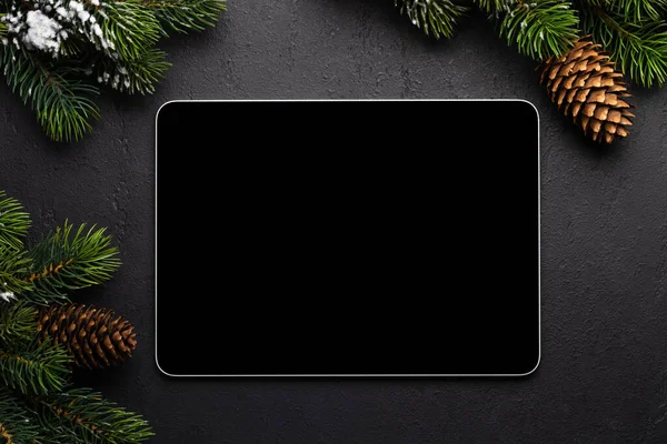 Tableta Prázdnou Obrazovkou Vánoční Výzdobou Šablona Obrazovky Vánoční Zařízení — Stock fotografie