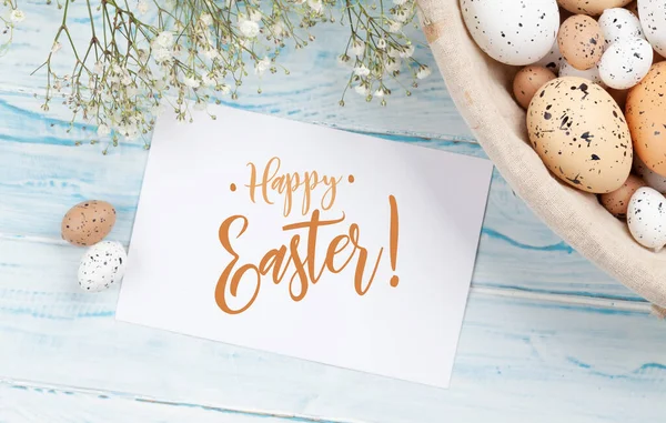 Ευχετήρια Κάρτα Πάσχα Πασχαλινά Αυγά Και Λουλούδια Πάνω Όψη Επίπεδη — Φωτογραφία Αρχείου