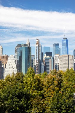 New York City silueti. Manhattan gökdelenleri Brooklyn 'den manzara