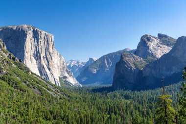 Yosemite Ulusal Parkı 'ndaki El Capitan dağı, Kaliforniya, ABD