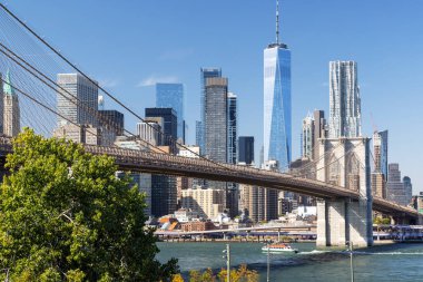 New York şehri silueti ve Brooklyn köprüsü. Manhattan Gökdelenleri Panoraması