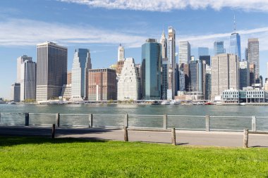 New York City silueti. Manhattan ve Brooklyn Gökdelenleri Panorama