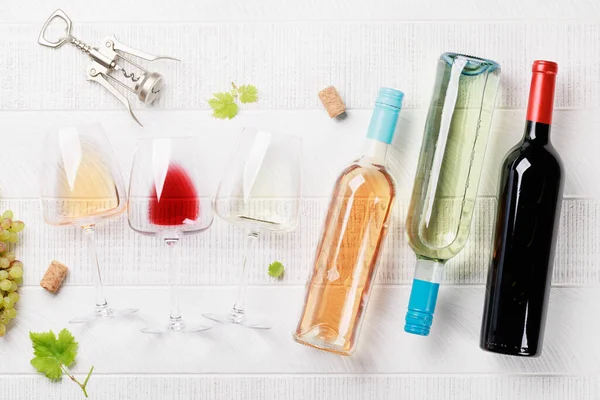 Botellas Vasos Vino Blanco Rosa Tinto Puesta Plana — Foto de Stock