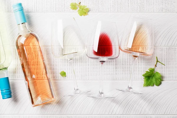 White Rose Red Wine Glasses Bottles Flat Lay — Stock Photo, Image