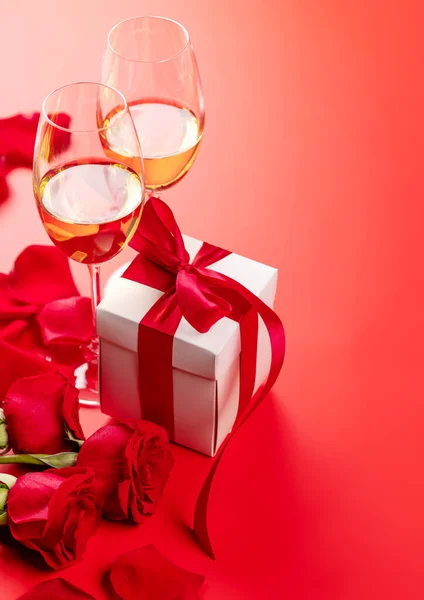 Alla Hjärtans Dag Kort Med Champagne Ros Blommor Och Presentask — Stockfoto