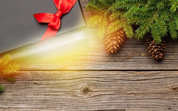 Open Geschenkdoos Met Magisch Licht Kerstkaart Vlakke Lay Met Kopieerruimte — Stockfoto